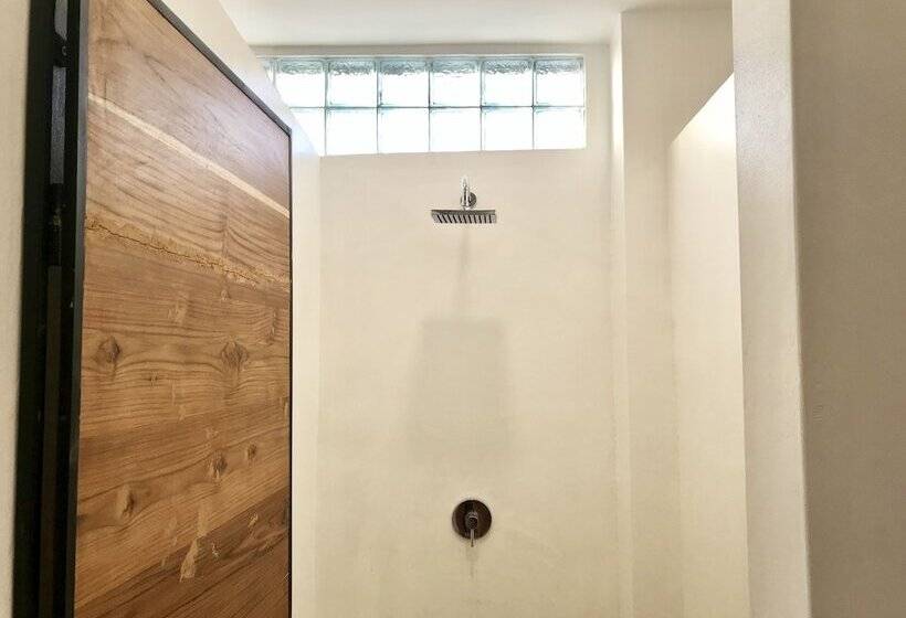 Seaesta Komodo Hostel &