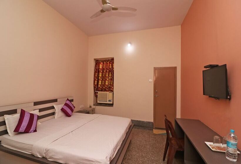 Spot On 39527 Hotel Saraogi