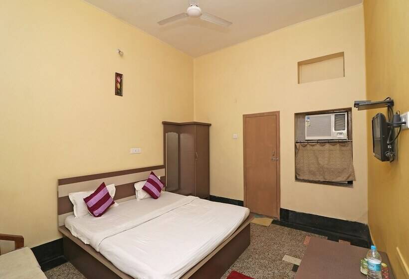 Spot On 39527 Hotel Saraogi