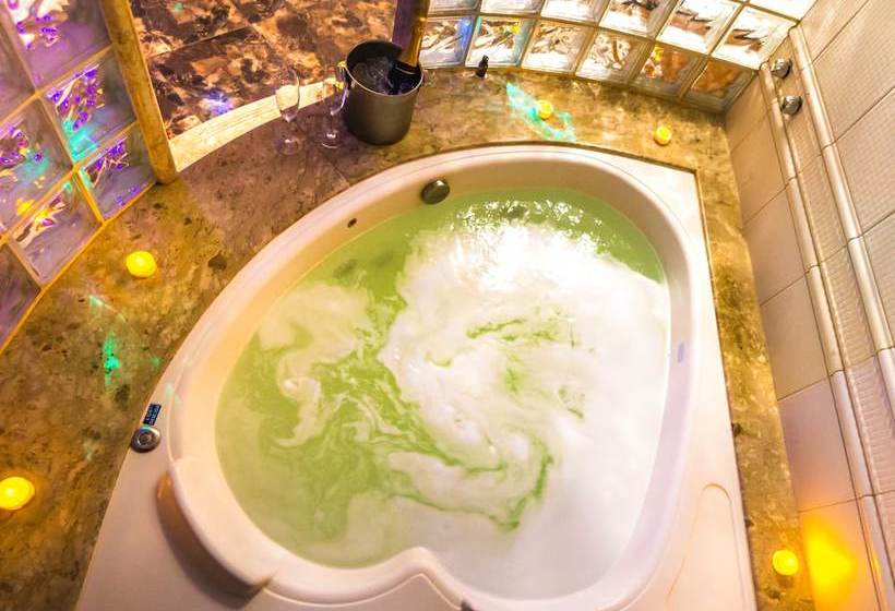 A2 Motel  Adults Only