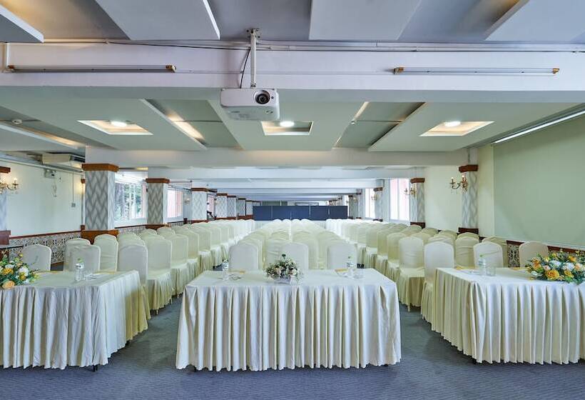 Bcons Riverside Hotel Binh Duong