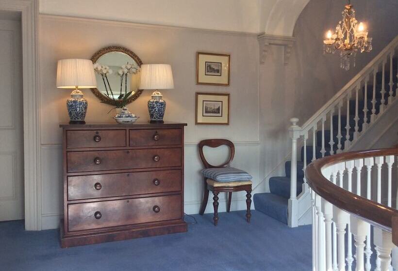 مبيت وإفطار Delamore House