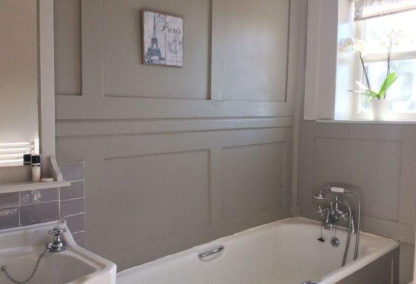 مبيت وإفطار Delamore House