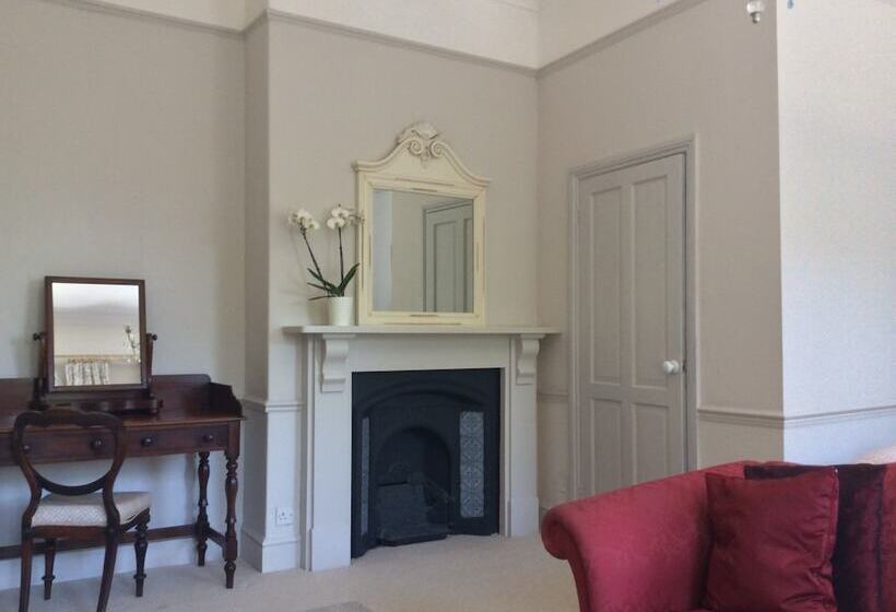 مبيت وإفطار Delamore House