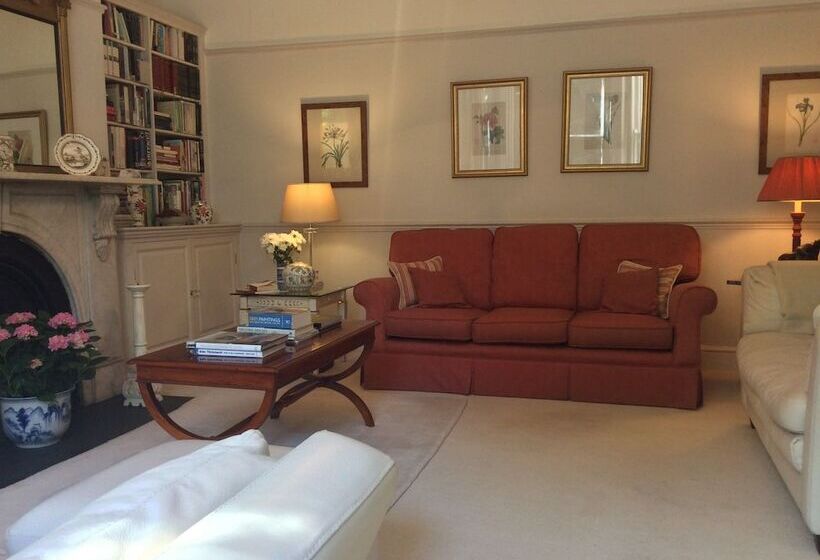 مبيت وإفطار Delamore House