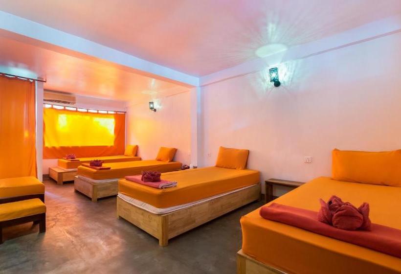 Boutique Dormitory Kochike Hostel