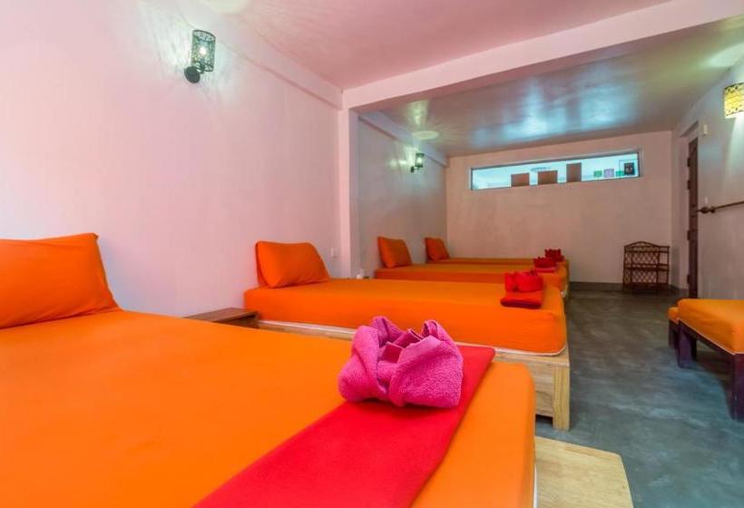 Boutique Dormitory Kochike Hostel