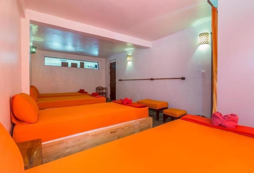 Boutique Dormitory Kochike Hostel