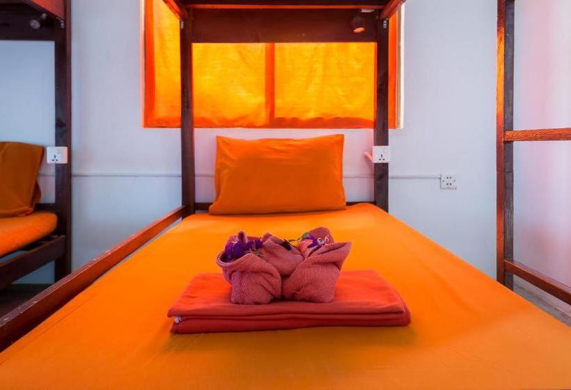 Boutique Dormitory Kochike Hostel