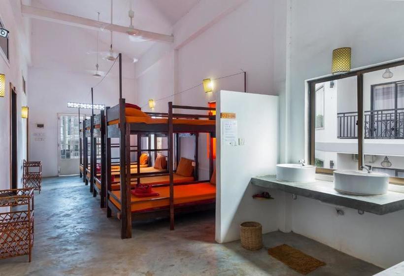 Boutique Dormitory Kochike Hostel