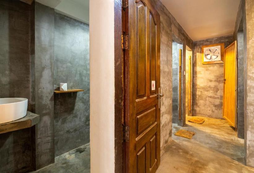 Boutique Dormitory Kochike Hostel