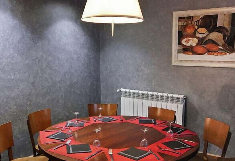 Hostal Y Albergue Haizea   Hostel