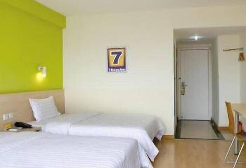 Otel 7 Days Inn