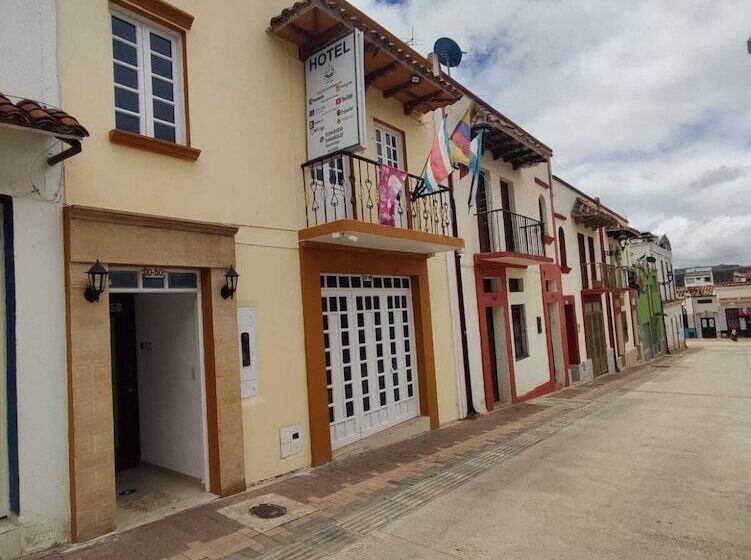 فندق Colonial El Bosque