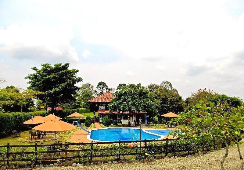 ホテル Finca  Sol Y Luna