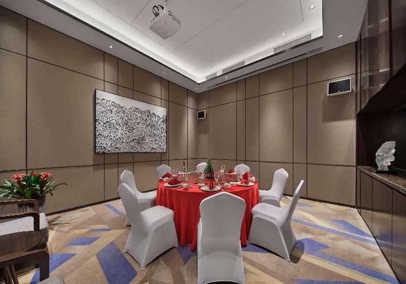 בית מלון כפרי Hilton Garden Inn Heze