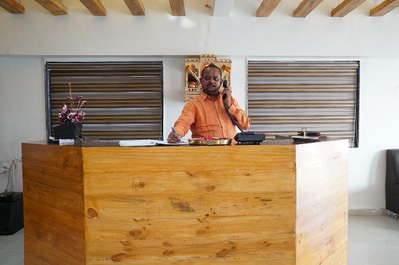 בית מלון כפרי Oyo 24432 Yash Residency