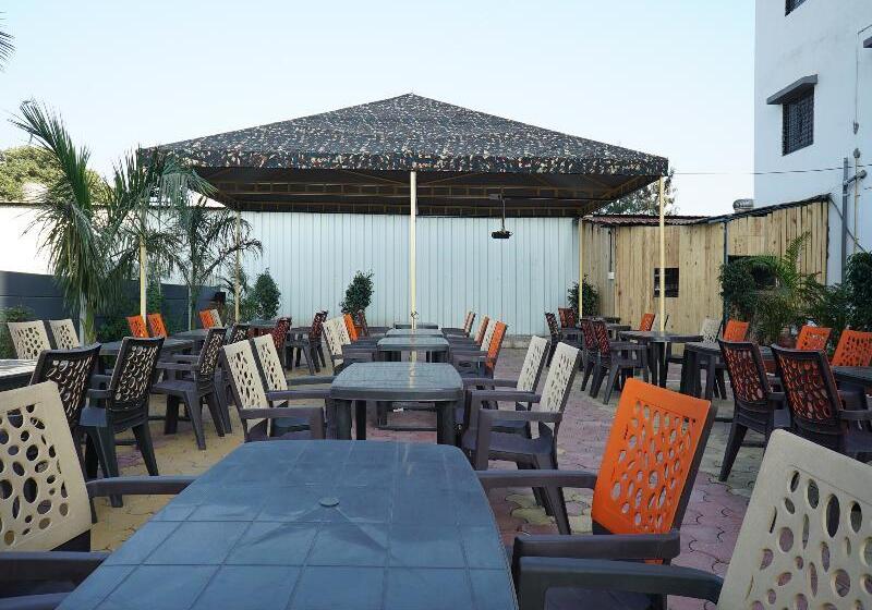 בית מלון כפרי Oyo 24432 Yash Residency