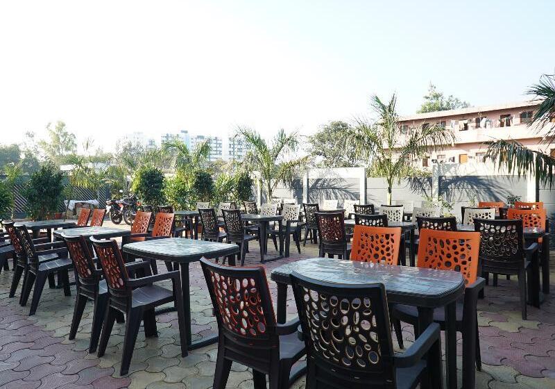 בית מלון כפרי Oyo 24432 Yash Residency