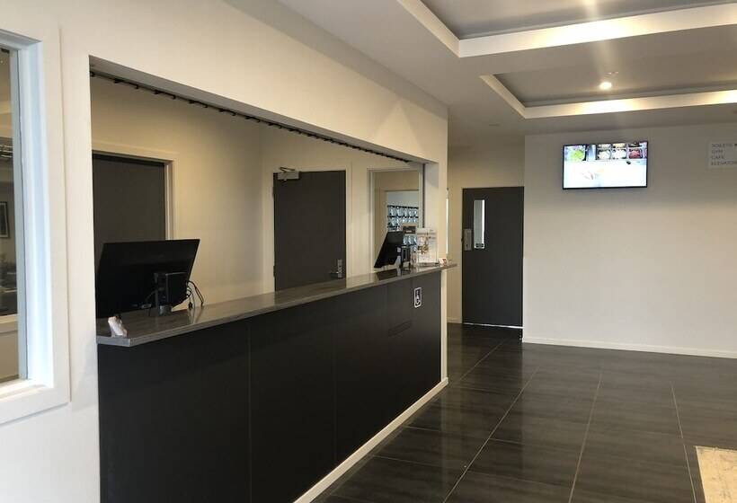 בית מלון כפרי Ramada Suites By Wyndham Auckland Manukau Pacfic Centre