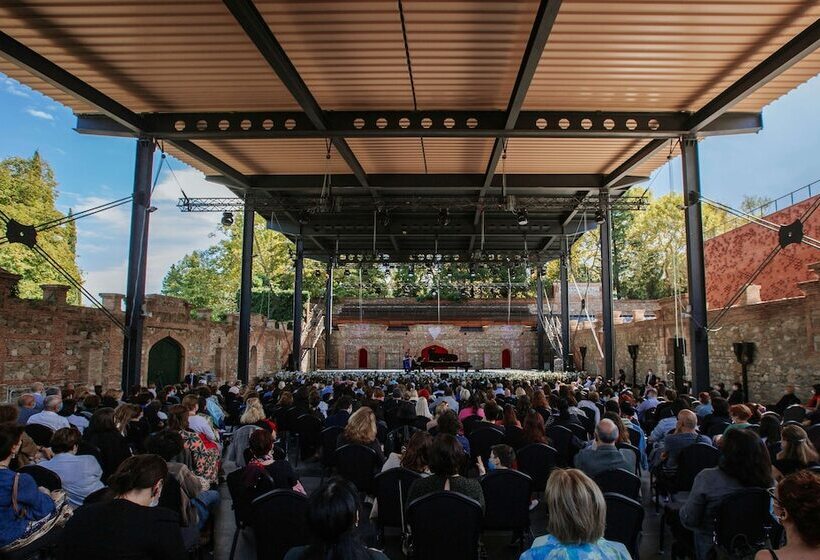 هتل Tsinandali Estate, A Radisson Collection