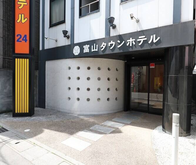 فندق Toyama Town