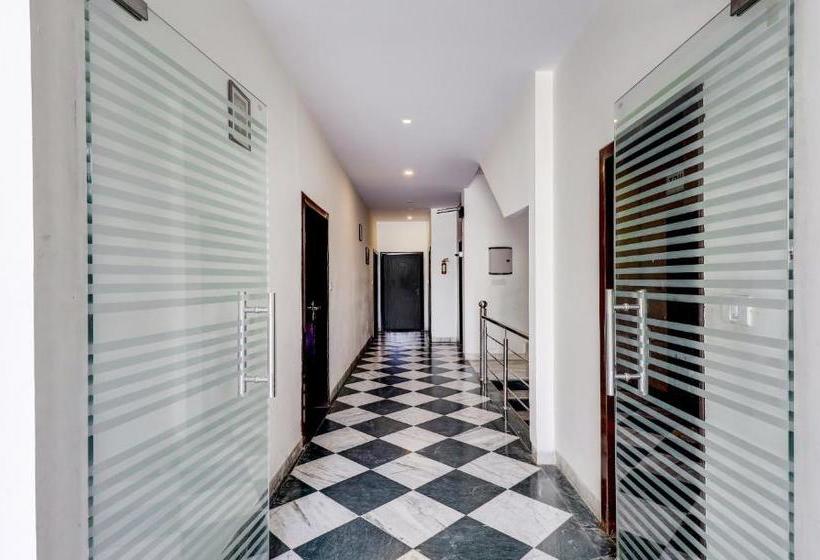 Отель Treebo Trend Rajputana