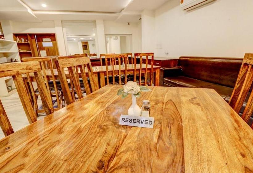 Отель Treebo Trend Rajputana