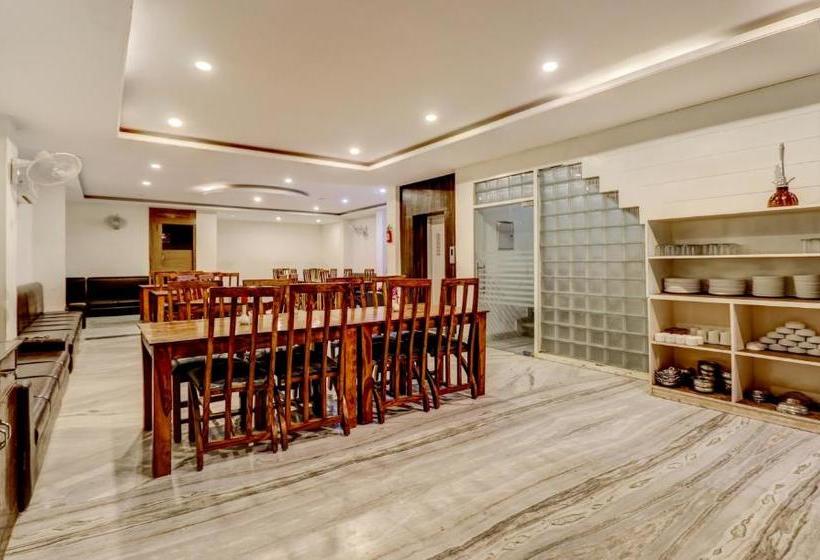 Отель Treebo Trend Rajputana