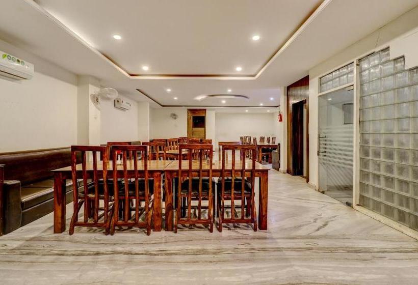 Отель Treebo Trend Rajputana