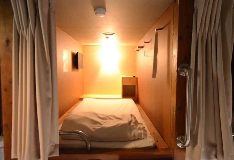 Kumamoto Capsule Hotel Hostel, Caters To Men