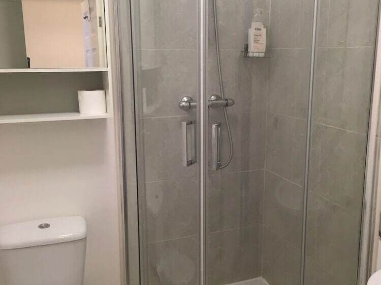 پانسیون Regent Serviced Suites