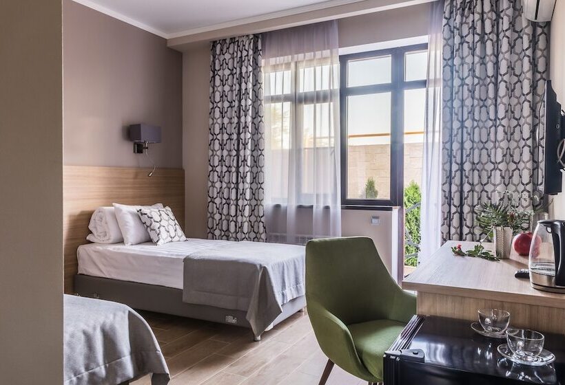 پانسیون Sowa House