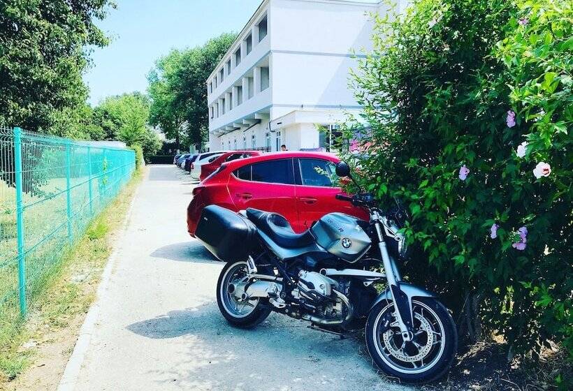 فندق صغير Perla