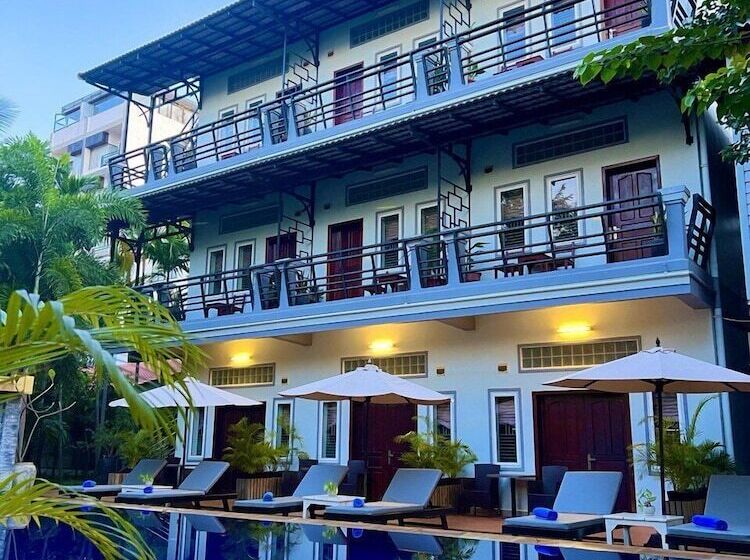 هاستل The Local Time Village