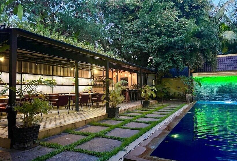 هاستل The Local Time Village