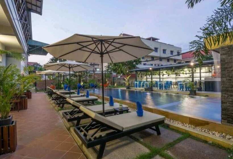 هاستل The Local Time Village