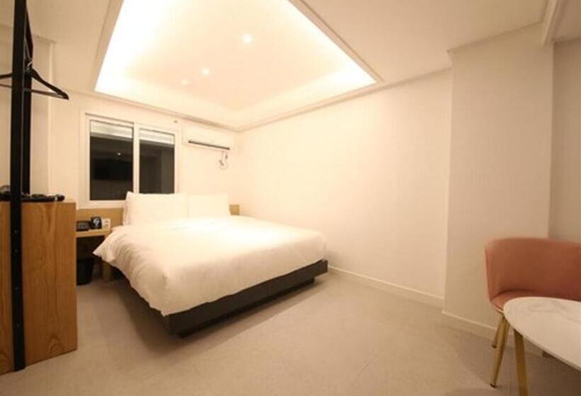 Busan Seomyeon Business Hotel J7