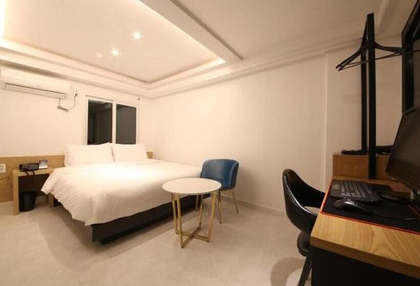 Busan Seomyeon Business Hotel J7