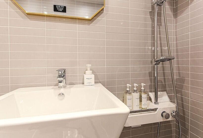 Busan Seomyeon Business Hotel J7