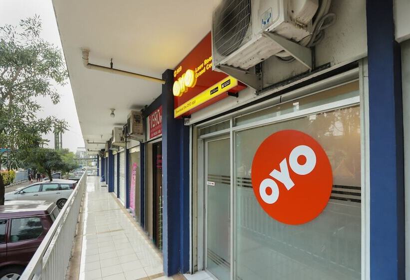 Lauv Room Grand Centerpoint By Oyo Rooms