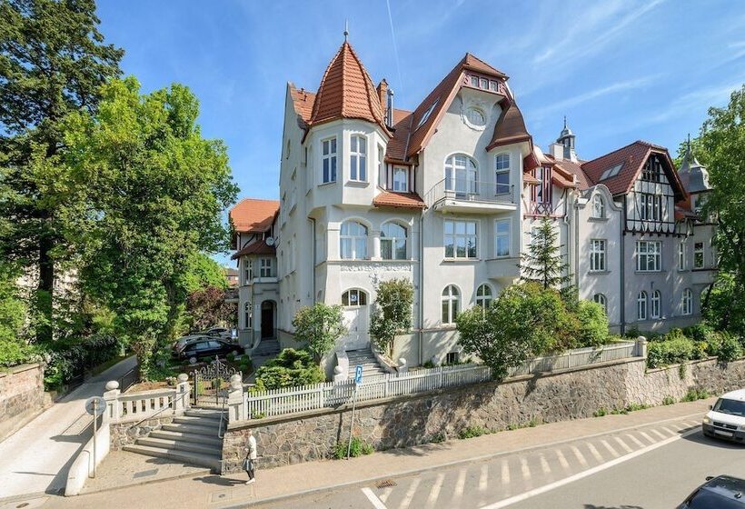 Lion Apartments   Scandi Love Ii