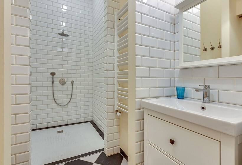 Lion Apartments   Scandi Love Ii