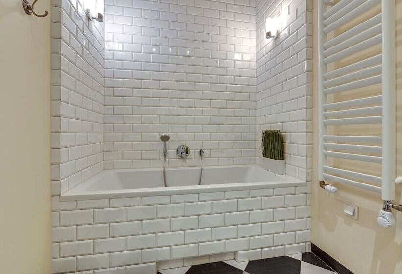 Lion Apartments   Scandi Love Ii