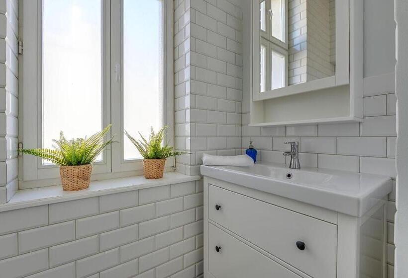 Lion Apartments   Scandi Love Ii