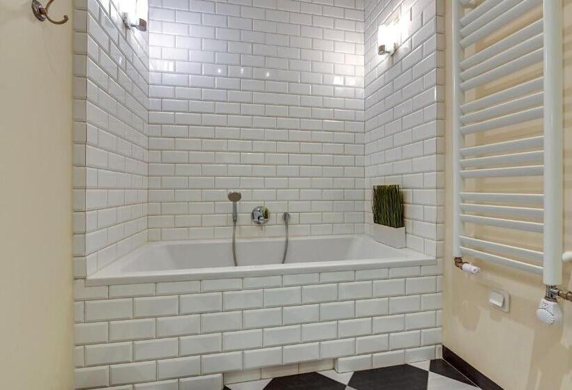 Lion Apartments   Scandi Love Ii