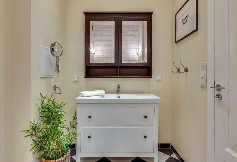 Lion Apartments   Scandi Love Ii