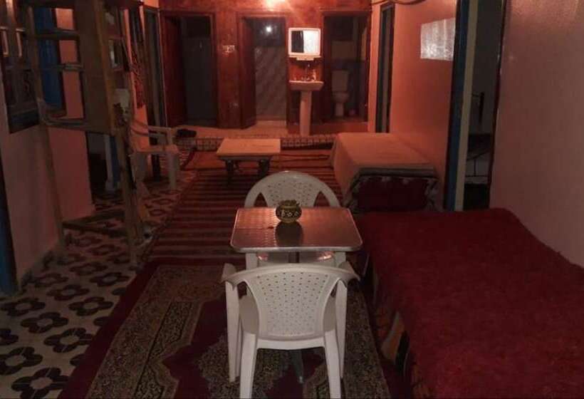 پانسیون Auberge Almou