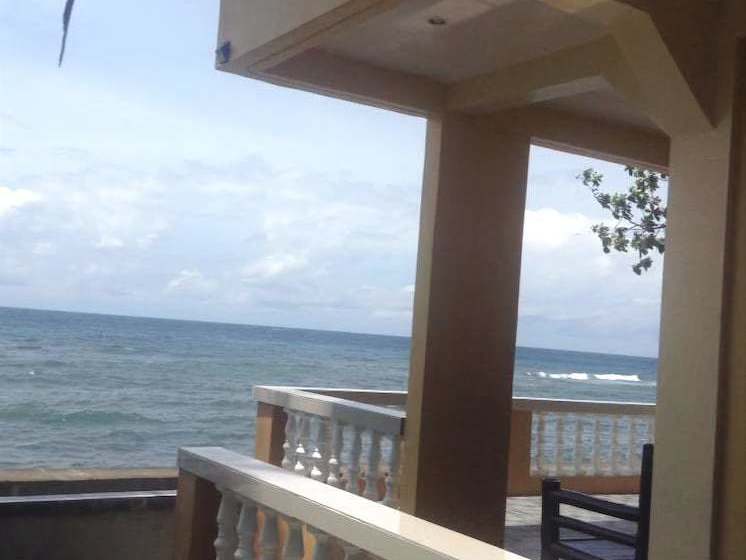 פנסיון C   Side Inn