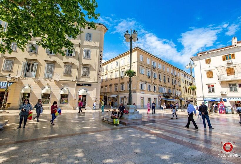 Пансион Deluxe Ploech